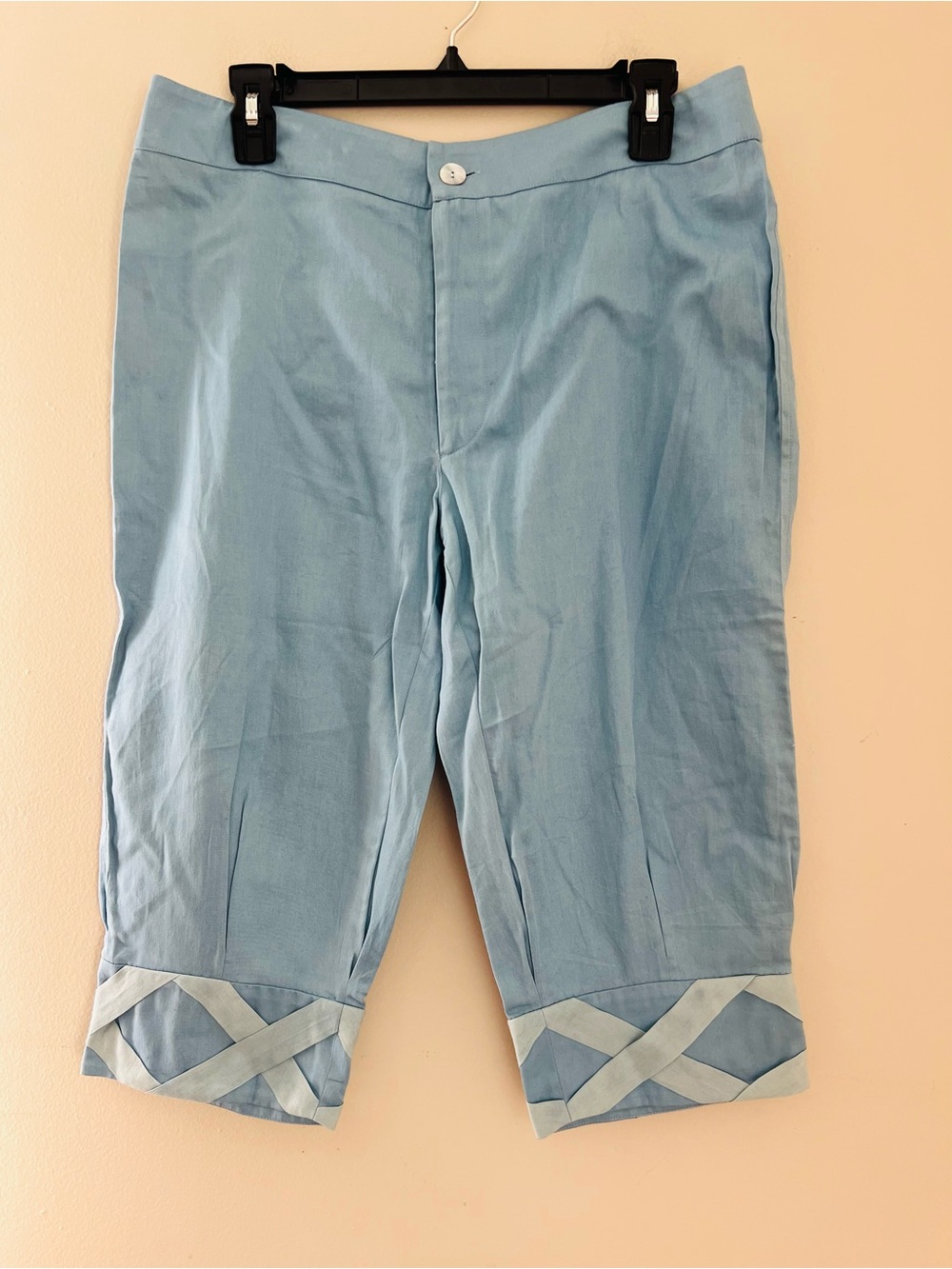 Avni NWT Crop Pants Women’s 6 Lt. Blue Lightweight Cuff Details Flat Front Capri